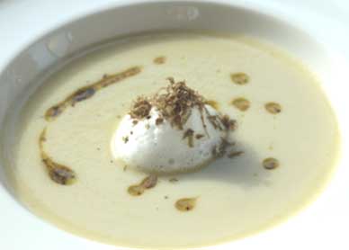 Jerusalem artichoke soup with black summer truffle